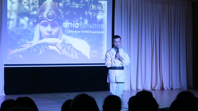 kazak-sanatcidan-geleneksel-muzikle-stres-terapisi