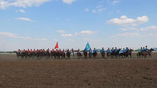 kazakistanda-savas-sanatindan-evrilen-geleneksel-oyun-kokpar