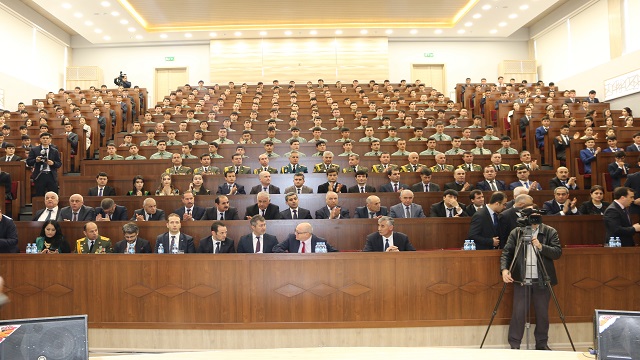 tikadan-tacikistan-universitesine-konferans-salonu
