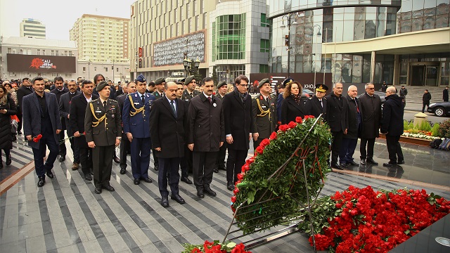 hocali-katliaminin-kurbanlari-bakude-aniliyor