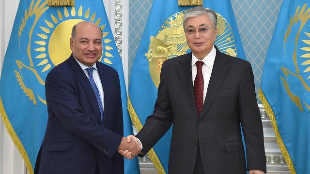 kazakistan-cumhurbaskani-tokayev-ebrd-baskani-chakrabarti-gorusmesi