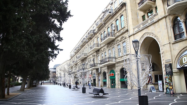 azerbaycanda-koronavirus-onlemleri-nedeniyle-sokaklar-bosaldi