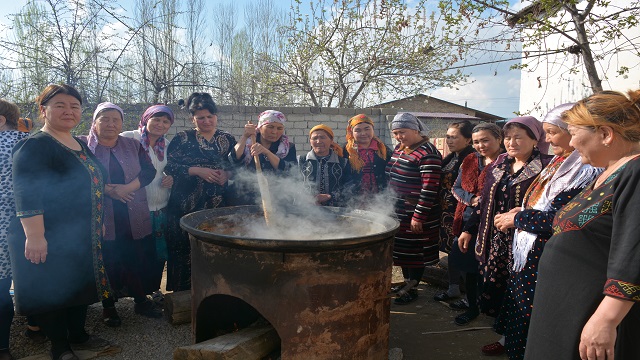 ozbekistanda-nevruz-bayrami-koronavirus-nedeniyle-evlerde-kutlaniyor