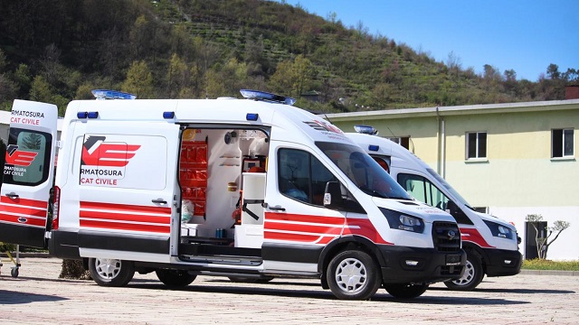 turkiyeden-arnavutluka-ambulans-yardimi