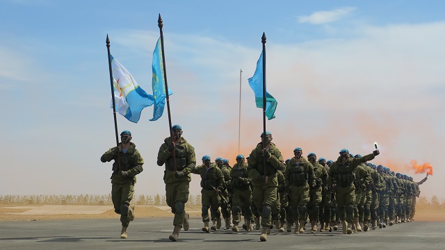 kazakistanda-vatan-koruyuculari-gunu-kutlaniyor