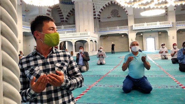 kirgizistanda-camiler-yeniden-ibadete-acildi