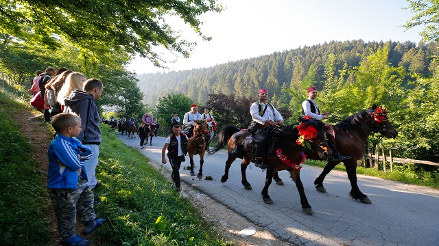 bosna-hersekteki-510-ayvaz-dede-senliklerine-katilacak-atlilar-karauladan-y