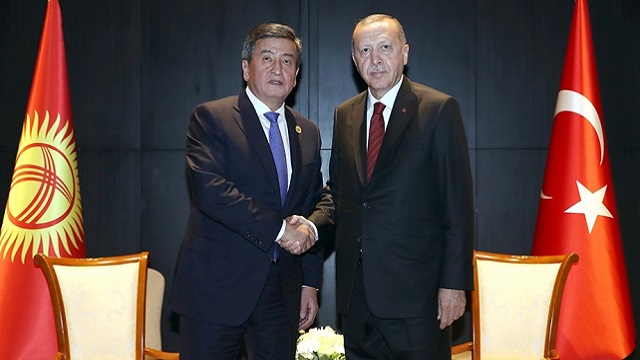 cumhurbaskani-erdogan-kirgizistan-cumhurbaskani-ceenbekov-ile-gorustu