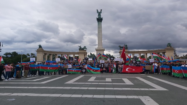 macaristanda-ermenistanin-saldirilari-protesto-edildi