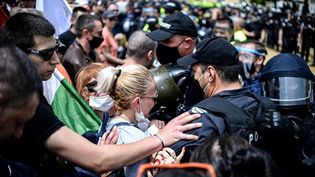 bulgaristanda-hukumet-karsiti-protestolar-suruyor