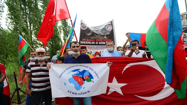 turkiye-ermenistan-sinirinda-azerbaycana-yonelik-saldirilara-tepkiler-suruyor