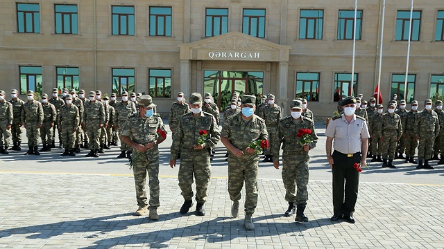 azerbaycanla-ortak-tatbikata-katilacak-turk-askerleri-bakuye-geldi