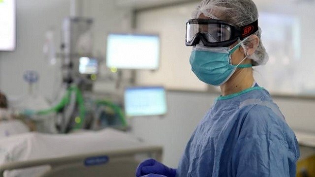 rusyada-covid-19-vaka-sayisi-882-bini-gecti