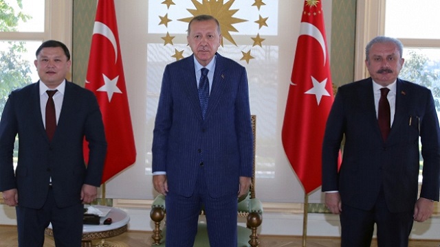 cumhurbaskani-erdogan-kirgizistan-meclis-baskani-cumabekovu-kabul-etti