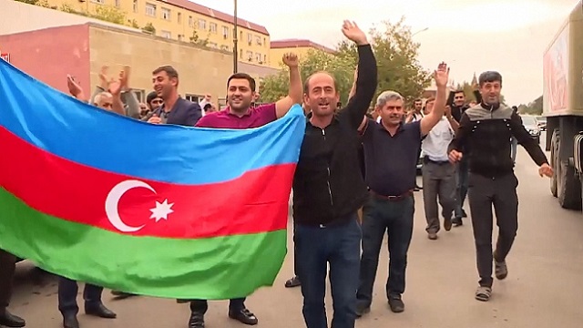 azerbaycanlilar-kurtarilan-topraklarin-sevincini-yasiyor