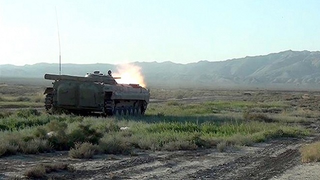 azerbaycan-ermenistana-ait-8-askeri-araci-imha-etti