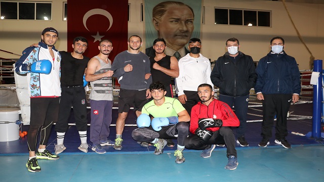 turkiye-ve-azerbaycan-boks-milli-takimlarinin-kampina-romanya-da-katildi