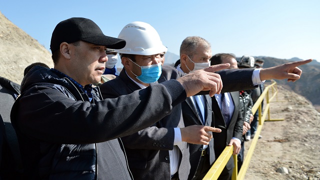 kirgizistan-basbakani-sadir-caparov-eti-bakir-tesisini-ziyaret-etti
