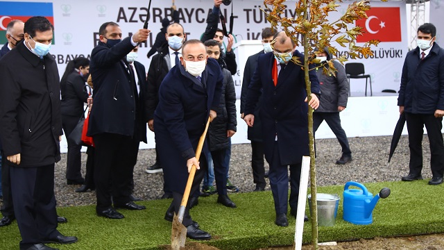 cavusoglu-azerbaycanda-gelecege-nefes-dunyaya-nefes-programina-katildi