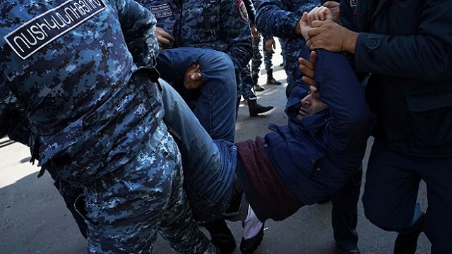 ermenistanda-karabag-protestolari-cok-sayida-gozalti-var