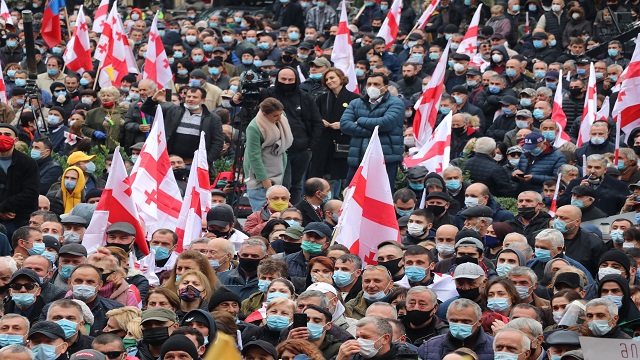 gurcistanda-muhalefet-erken-secim-talebini-gosteri-yaparak-yineledi