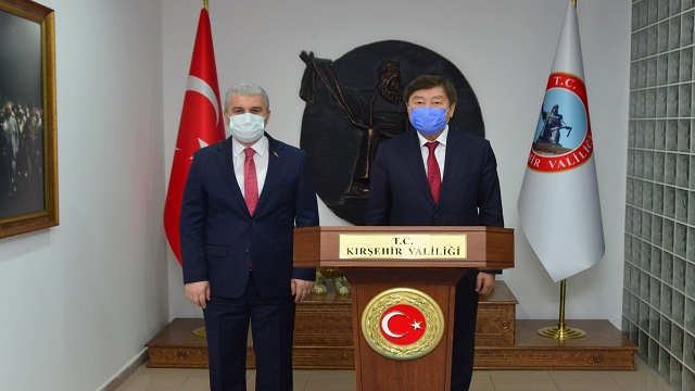 turksoy-genel-sekreteri-kaseinovdan-kirsehir-valisi-akina-ziyaret