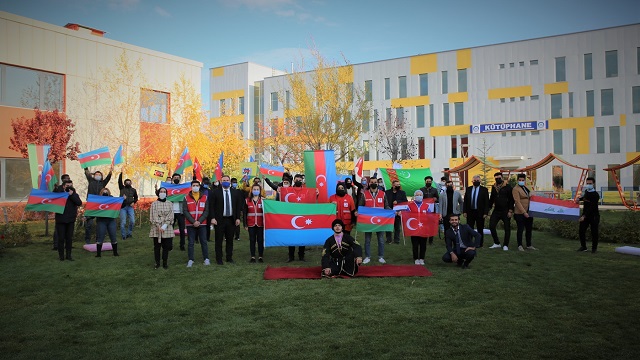 cankiridaki-azerbaycanli-universite-ogrencilerinden-daglik-karabag-kutlamasi