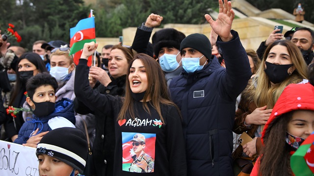 azerbaycanlilar-agdamin-isgalden-kurtulusunu-kutluyor