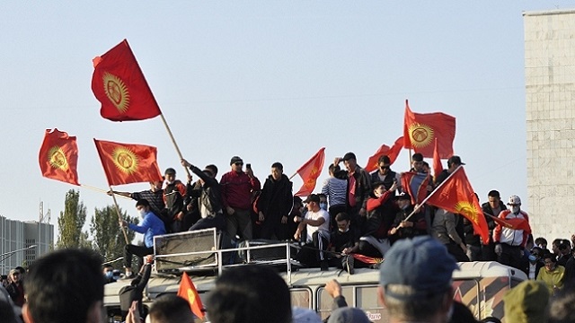 kirgizistanda-anayasa-degisikligi-taslagi-protesto-edildi