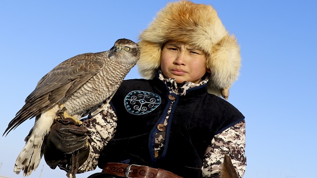 kazakistan-da-kartalla-avcilik-nesilden-nesle-aktariliyor