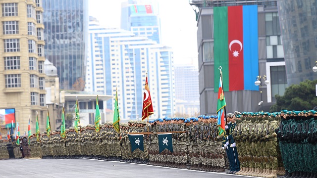 azerbaycanlilar-yarin-yapilacak-askeri-gecit-torenini-sabirsizlikla-bekliyor