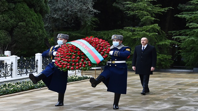 haydar-aliyev-vefatinin-17-yilinda-aniliyor