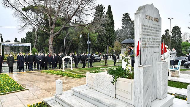 mehmet-akif-ersoy-mezari-basinda-anildi