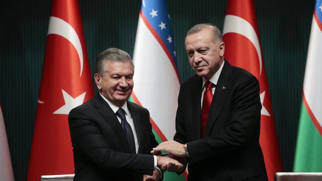 cumhurbaskani-erdogan-ozbekistan-cumhurbaskani-ile-gorustu