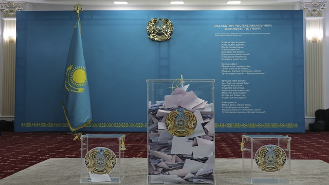 kazakistan-halki-parlamento-secimi-icin-sandik-basinda
