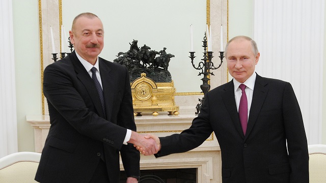 aliyev-ile-putin-moskovada-ikili-gorustu