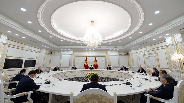 turk-dunyasi-kurumlarinin-temsilcileri-kirgizistan-cumhurbaskani-caparova-basa