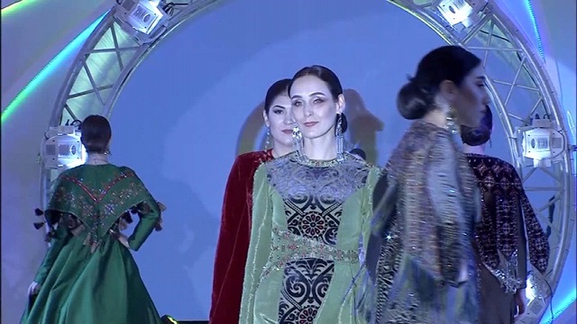 turkmen-kiyafetlerinde-modern-donem