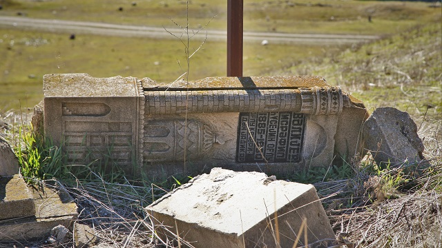 daglik-karabagda-ermeni-guclerin-vahsetinin-tanigi-yikilan-mezarliklar