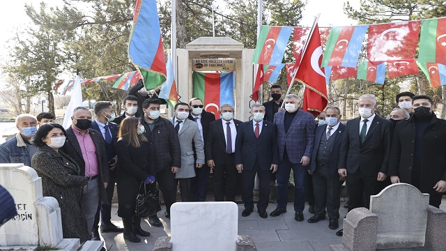 azerbaycan-cumhuriyetinin-kurucusu-resulzadenin-kabri-basinda-hocali-katliami