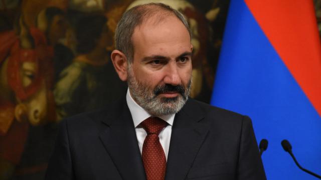 ermenistan-basbakani-pasinyan-genelkurmay-baskani-gasparyanin-gorevden-alinmis