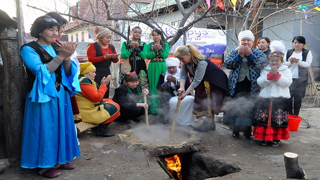 kirgizlarda-yuz-yillardir-nevruz-bayrami-gelenegi-sumolok