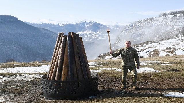 azerbaycan-cumhurbaskani-ilham-aliyev-susada-nevruz-atesini-yakti