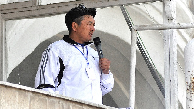 kirgizistanda-kok-boru-spikerleri-hem-anlatiyor-hem-eglendiriyor
