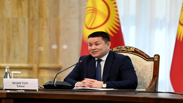 kirgizistan-meclis-baskanindan-ucakta-rahatsizlanan-bebegi-kurtaran-turk-doktor