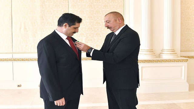 azerbaycan-cumhurbaskani-aliyev-turkiyenin-baku-buyukelcisi-ozorala-dostluk