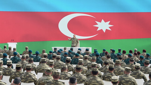 azerbaycan-cumhurbaskani-ilham-aliyev-askeri-ganimet-parkinin-acilisini-yapti