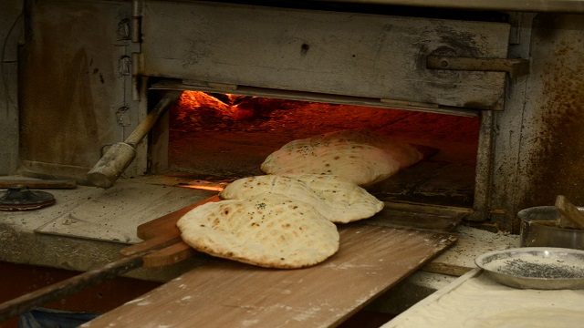 bosna-hersekte-iftar-sofralarinin-vazgecilmezi-bu-ramazanda-da-somun-oldu