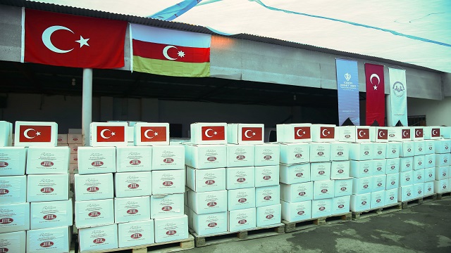 almanyadaki-turklerden-azerbaycanda-ihtiyac-sahibi-ailelere-gida-yardimi