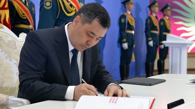 kirgizistanda-cumhurbaskanligi-sistemine-gecildi